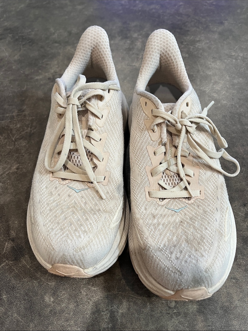 Hoka - Picture 2 of 3